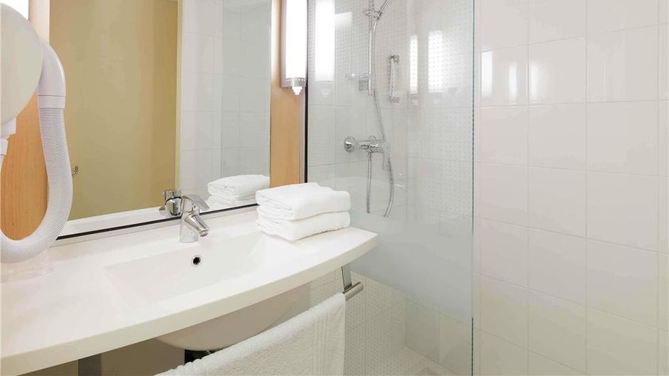 Ibis Guingamp Room
