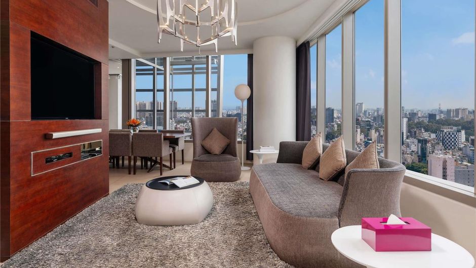 Pullman Saigon Centre Suite
