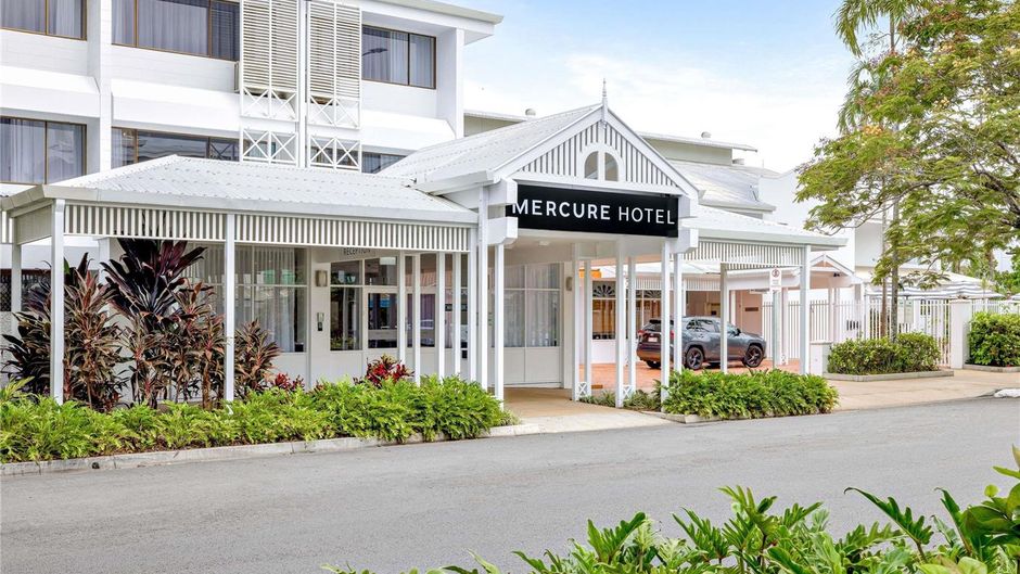 Mercure Cairns Exterior