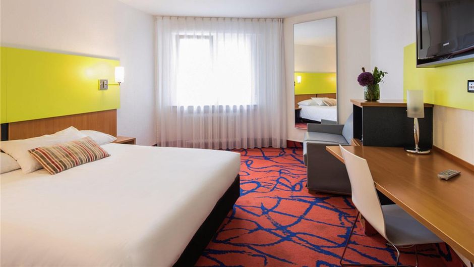 Ibis Styles Frankfurt City Hotel Room