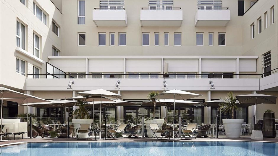 Novotel Avignon Centre Pool