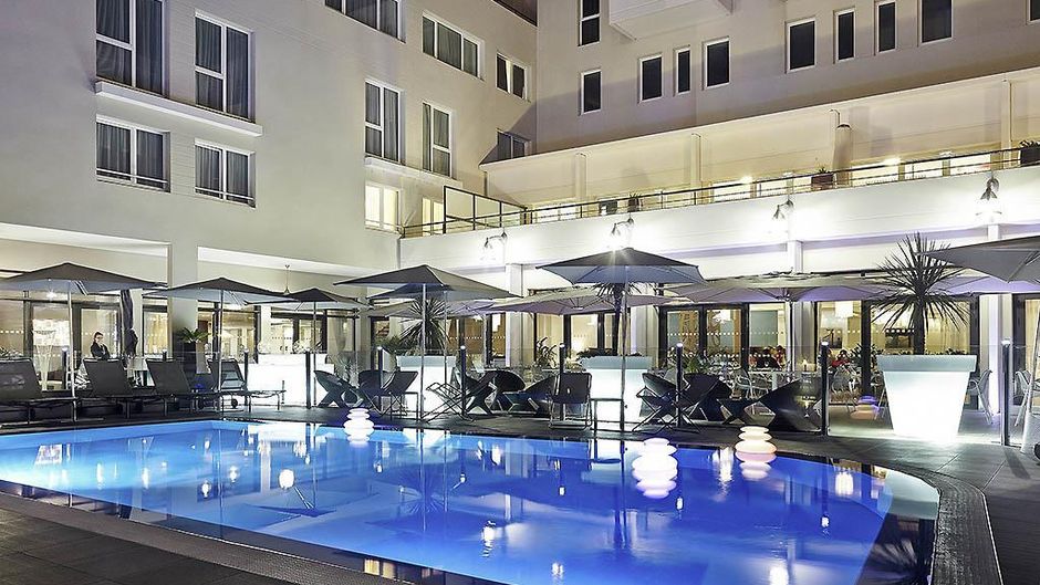 Novotel Avignon Centre Pool