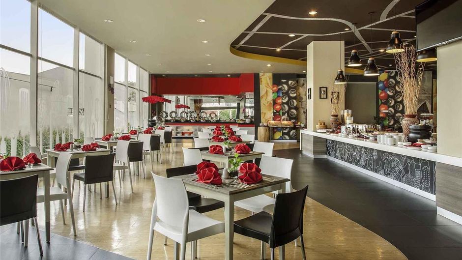 Ibis Surabaya City Center Restaurant