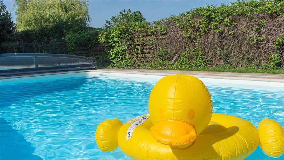 Ibis Styles Chinon Pool