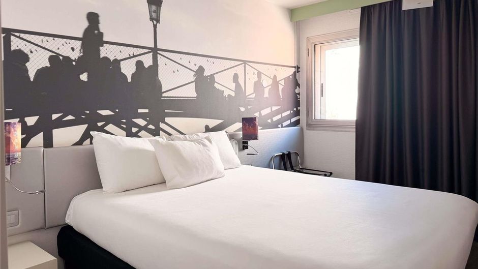 Ibis Styles Paris Tolbiac Bibliotheque Room