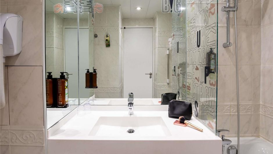 Ibis Styles Paris Tolbiac Bibliotheque Room