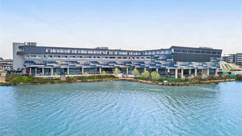 Mercure Melbourne Caroline Springs Exterior
