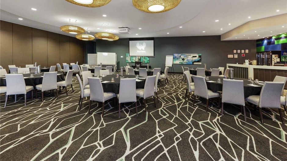 Mercure Melbourne Caroline Springs Meeting