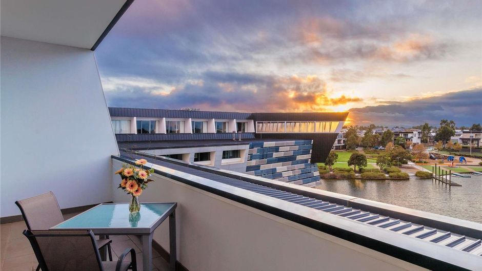 Mercure Melbourne Caroline Springs Exterior