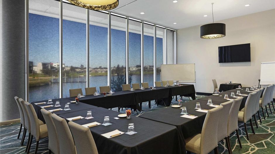 Mercure Melbourne Caroline Springs Meeting