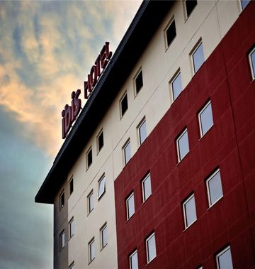 Ibis Canoas