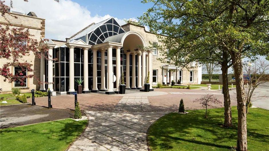 Mercure York Fairfield Manor Hotel Exterior