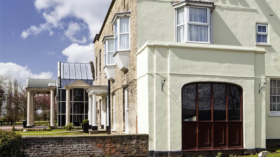 Mercure York Fairfield Manor Hotel Exterior