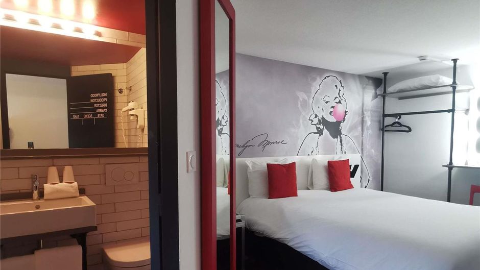 Ibis Styles Paris Saint Denis Plaine Room