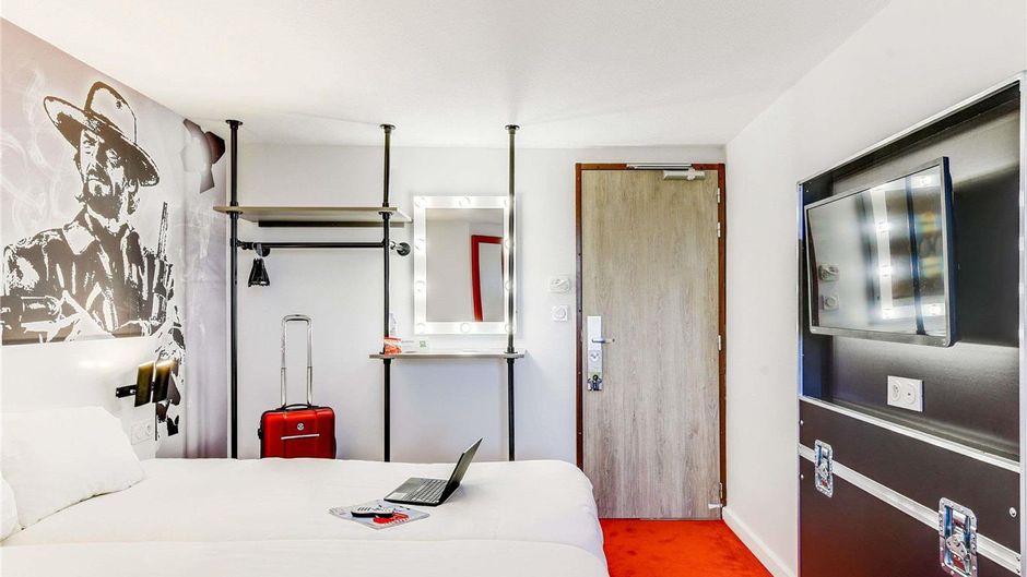 Ibis Styles Paris Saint Denis Plaine Room