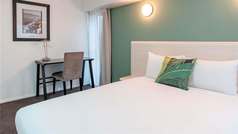 Mantra Central Wellington Room