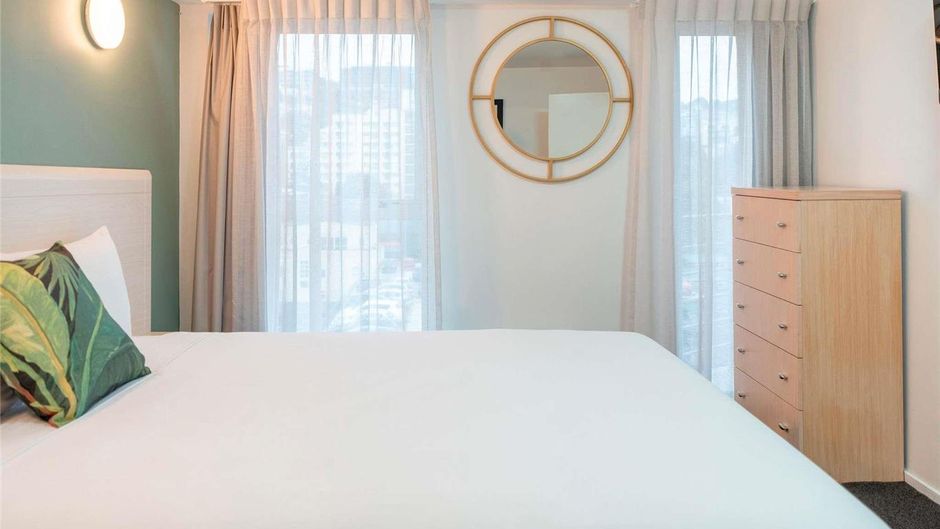 Mantra Central Wellington Room