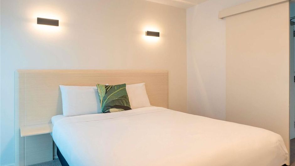 Mantra Central Wellington Room