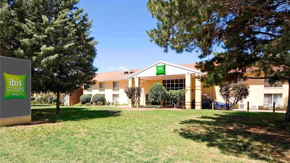 Ibis Styles Canberra Exterior