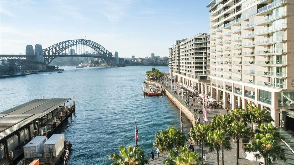 Pullman Quay Grand Sydney Harbour Exterior