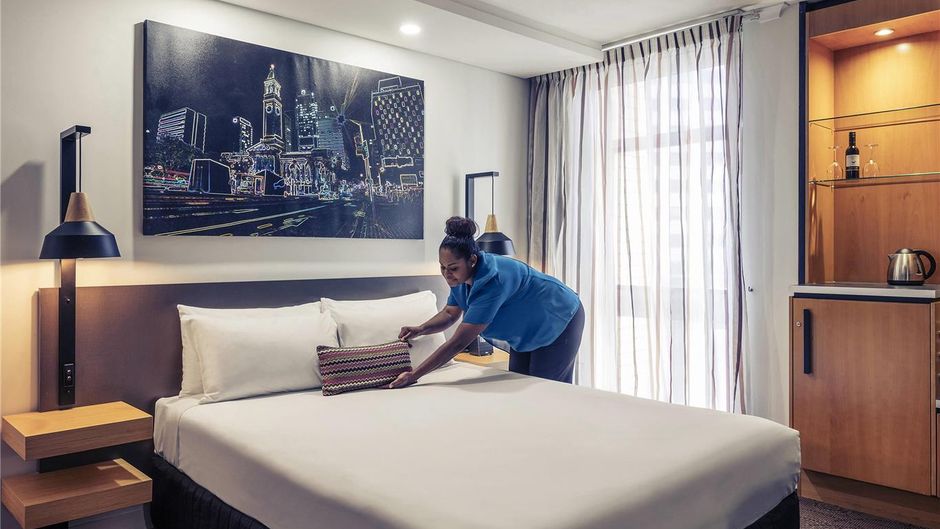 Mercure Brisbane King George Square Room