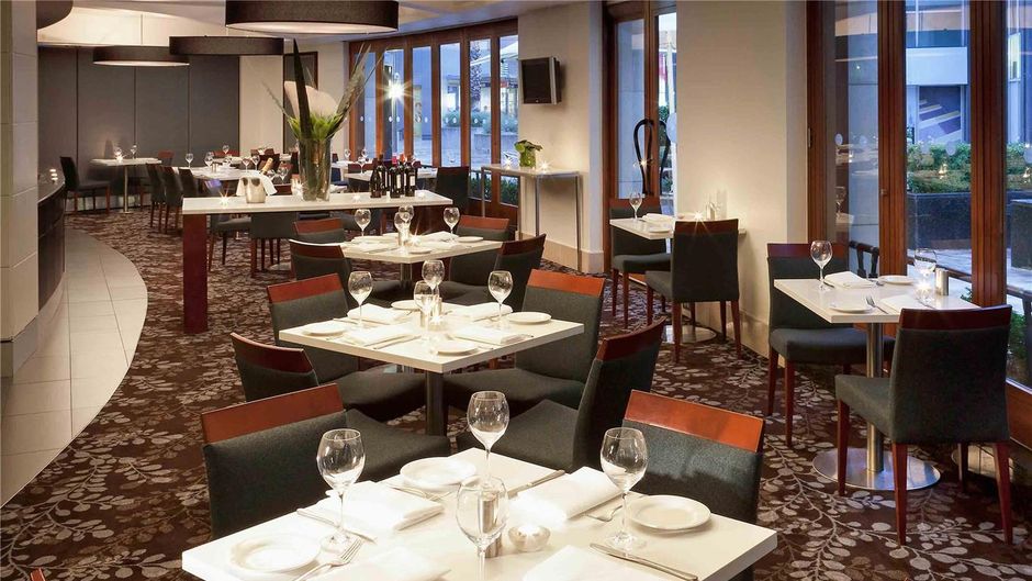 Quay West Suites Melbourne Restaurant