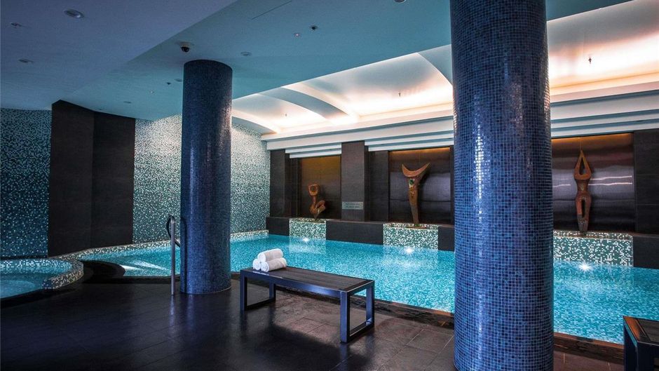 Quay West Suites Melbourne Pool