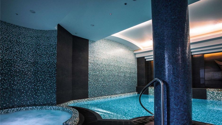 Quay West Suites Melbourne Pool