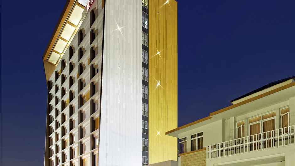 Ibis Padang Exterior