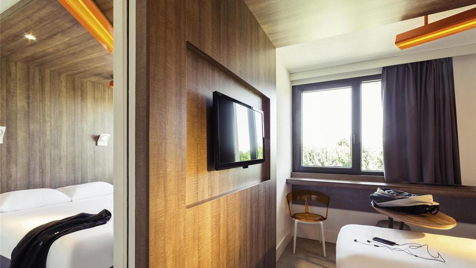 Ibis Styles Niort Poitou Charentes Room