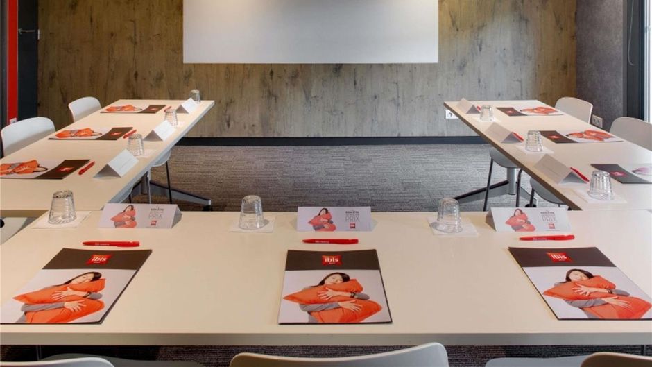 Ibis Montceau Les Mines Meeting