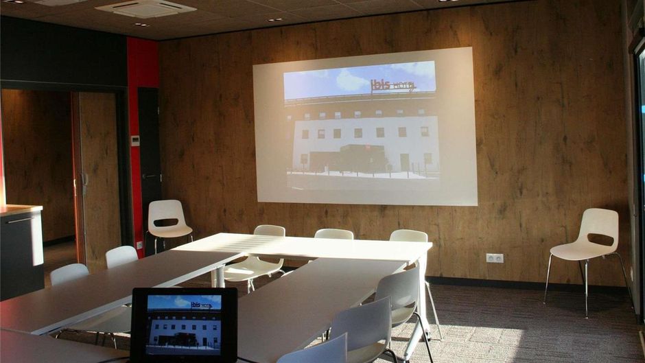 Ibis Montceau Les Mines Meeting