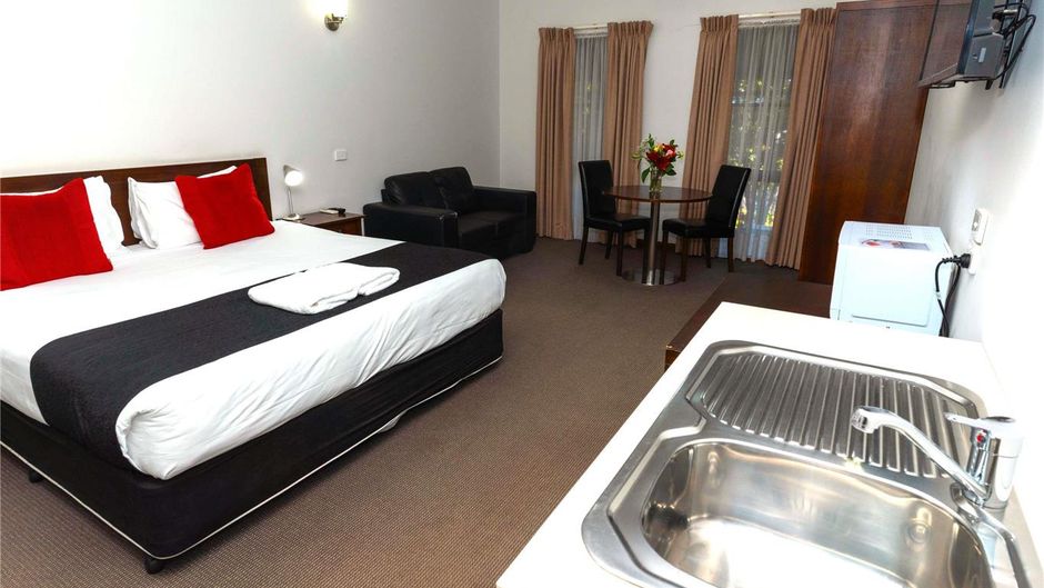 Mercure Port of Echuca Motel Room