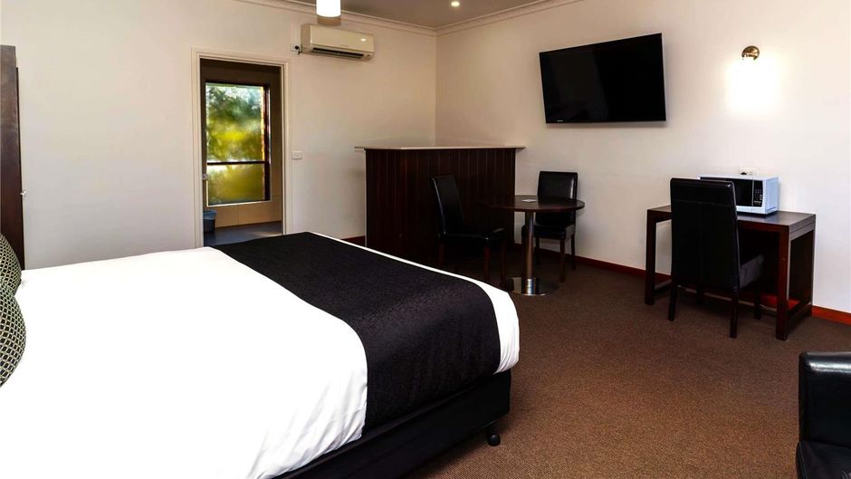 Mercure Port of Echuca Motel Room