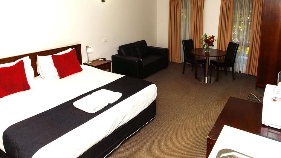 Mercure Port of Echuca Motel Room