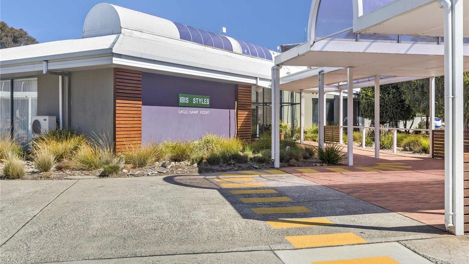 Ibis Styles Eagle Hawk Canberra Resort Exterior