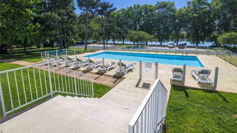 Mercure Macon Bord de Saone Pool
