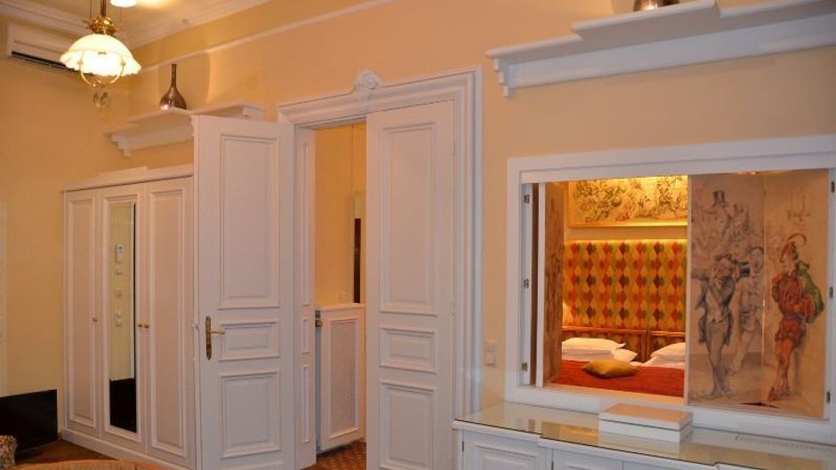 Bristol Hotel Suite