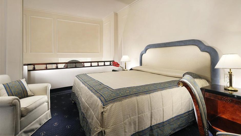 Hotel De la Ville Room