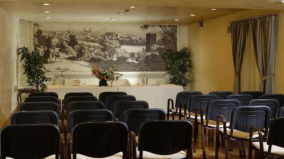 Hotel De la Ville Room