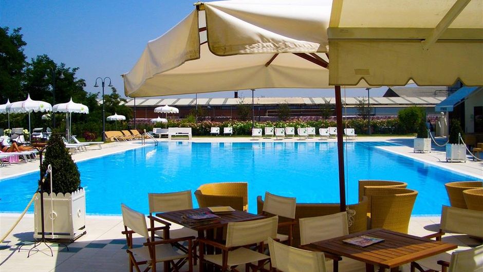 ZanHotel & Meeting Centergross Pool