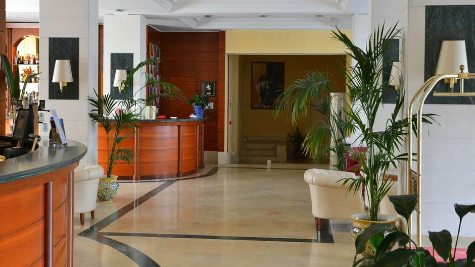 Nettuno Hotel Lobby