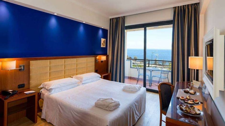 Nettuno Hotel Room