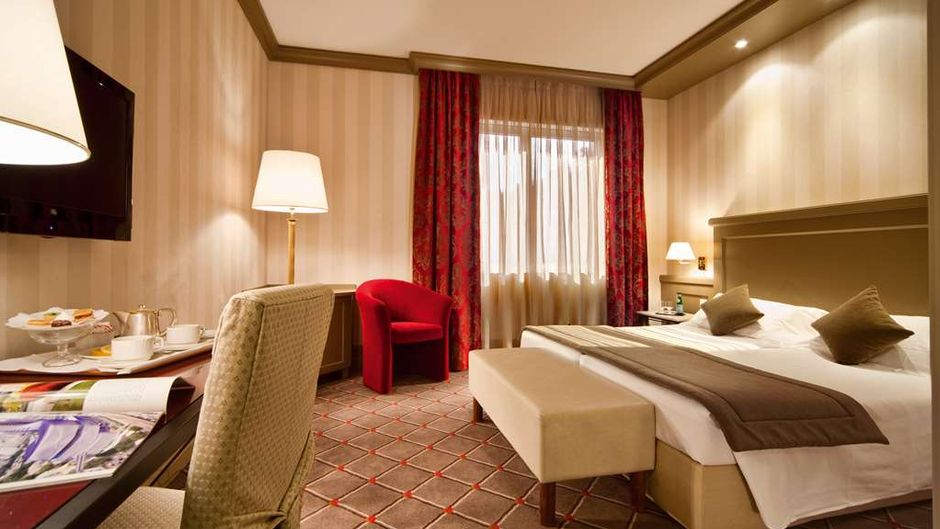 Hotel de la Paix Room
