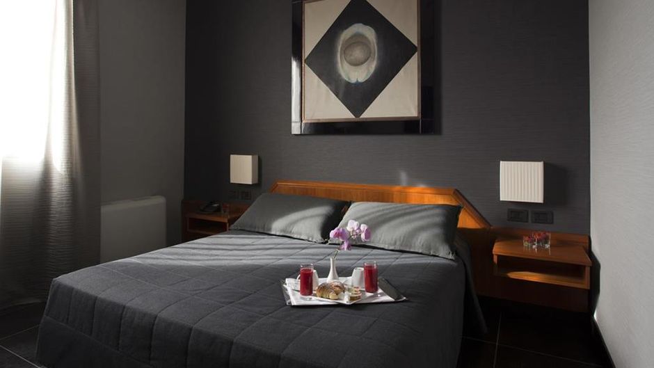 Zone Hotel Room
