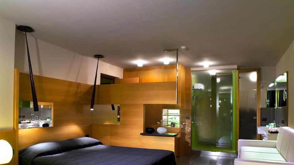 Zone Hotel Room