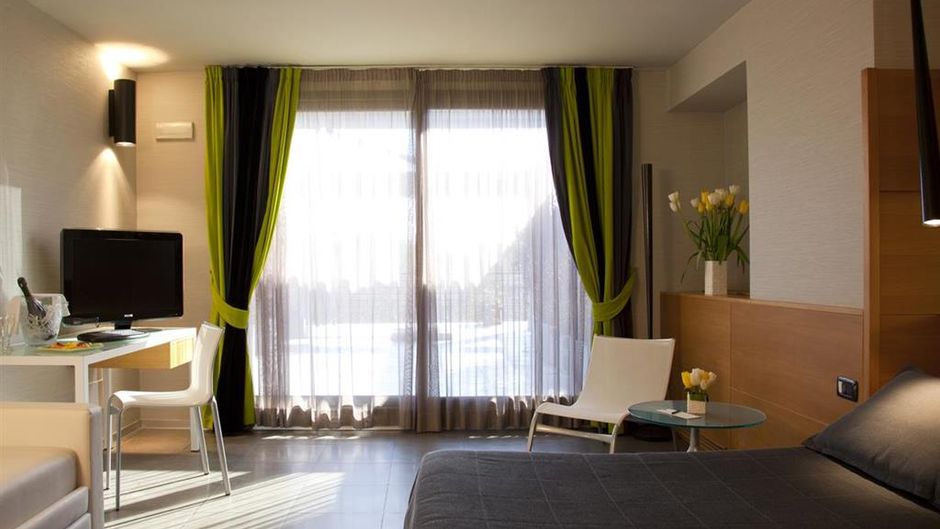 Zone Hotel Room