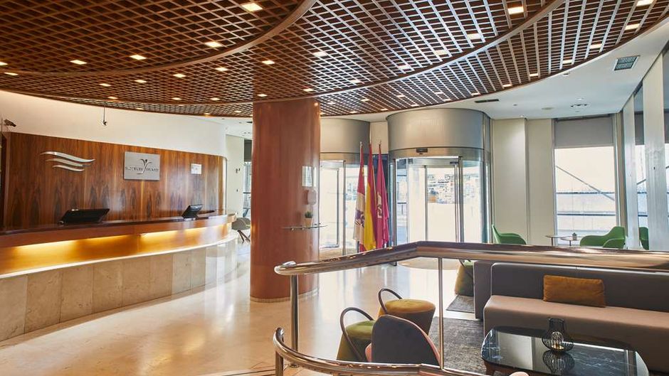 Silken Luis de Leon Lobby