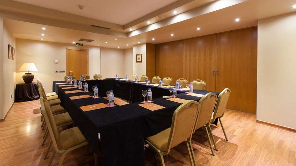 Silken Luis de Leon Meeting