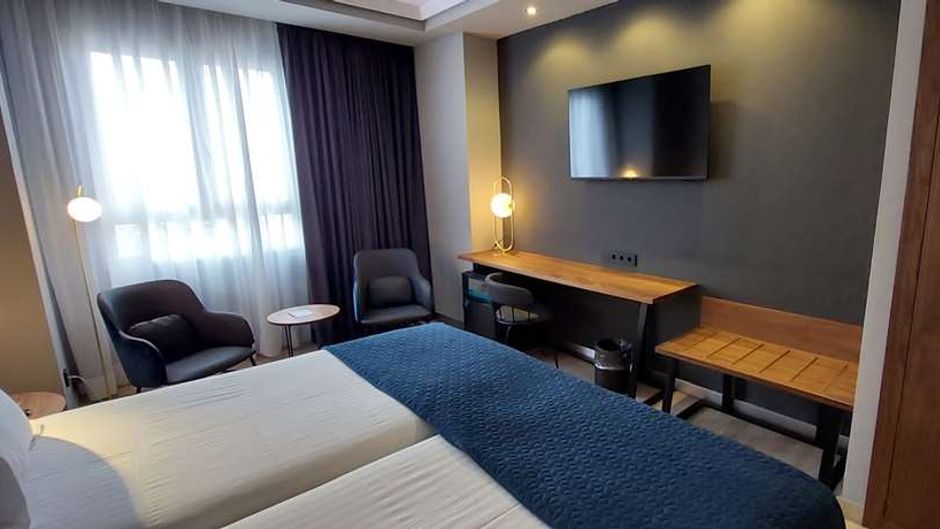 Silken Luis de Leon Room